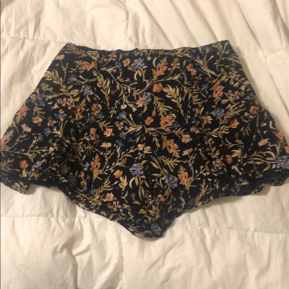 🔴SOLD🔴Urban Outfitters Floral Shorts